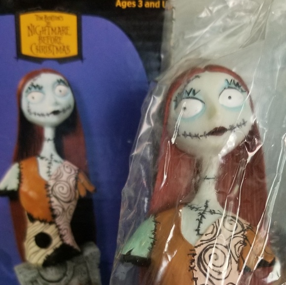 Sally from Nightmare Before Christmas Bust - Picture 3 of 4